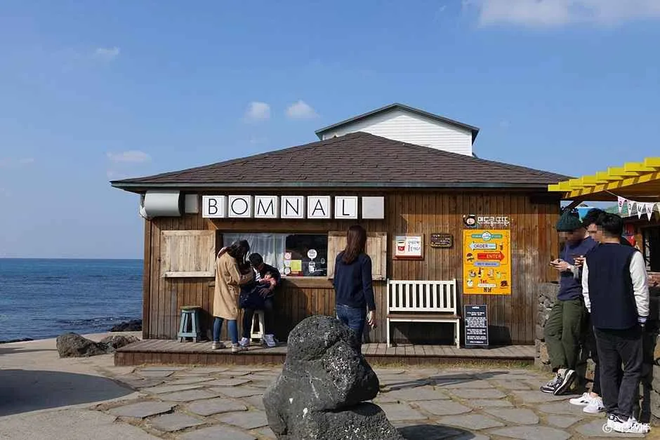 봄날 카페 대표 사진 — 제주 애월 곽지 카페