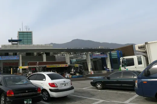 괴산휴게소 (창원 방향) — 충북 중부내륙선 · 하행 휴게소